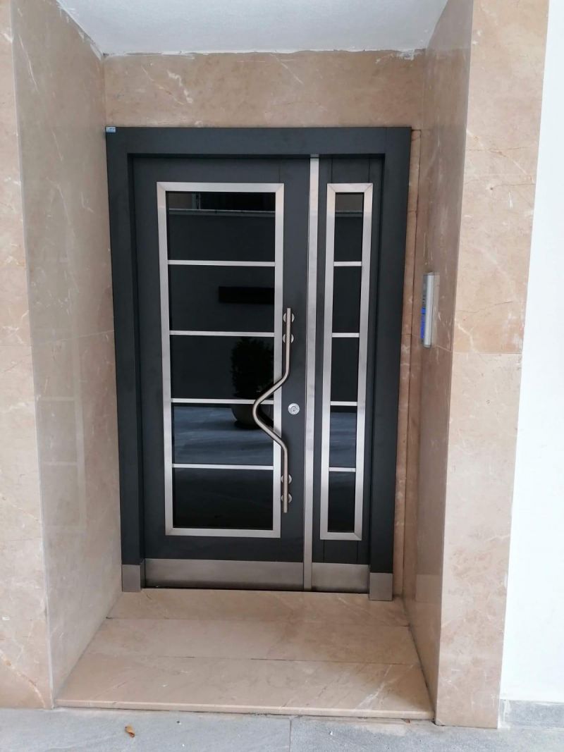 Bina Giriş Kapısı