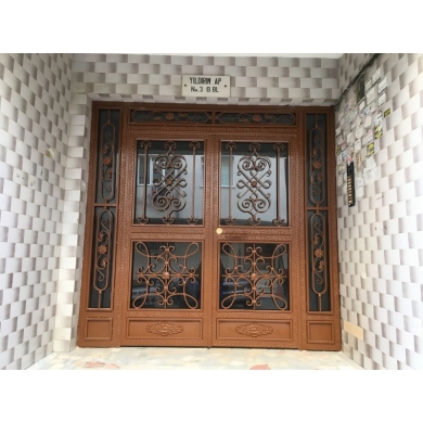 Ferforje apartman Giriş kapısı